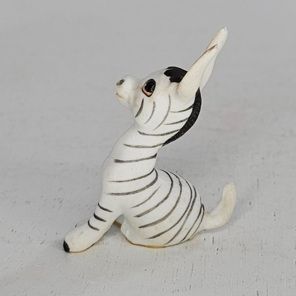 Freeman McFarlin George Good Zebra Sitting Miniature Figurine - Picture 9 of 11